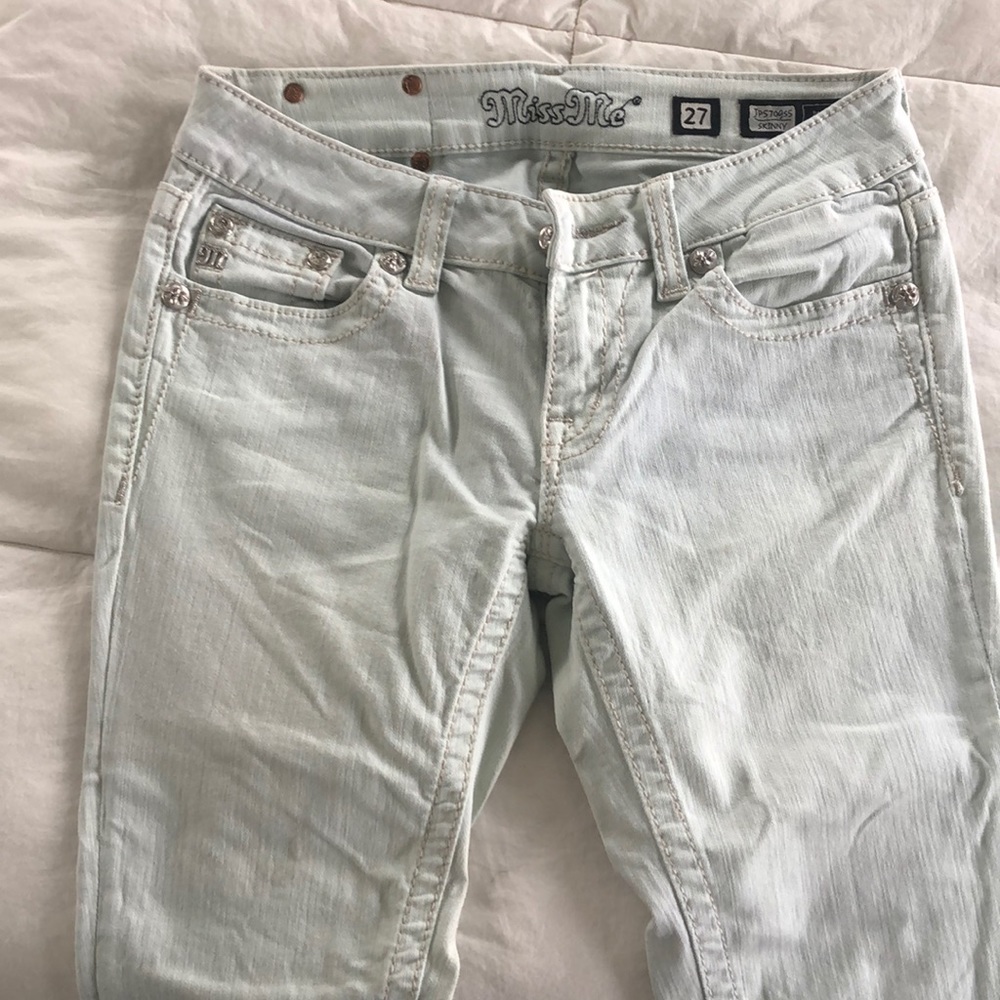 Ladies light blue jeans